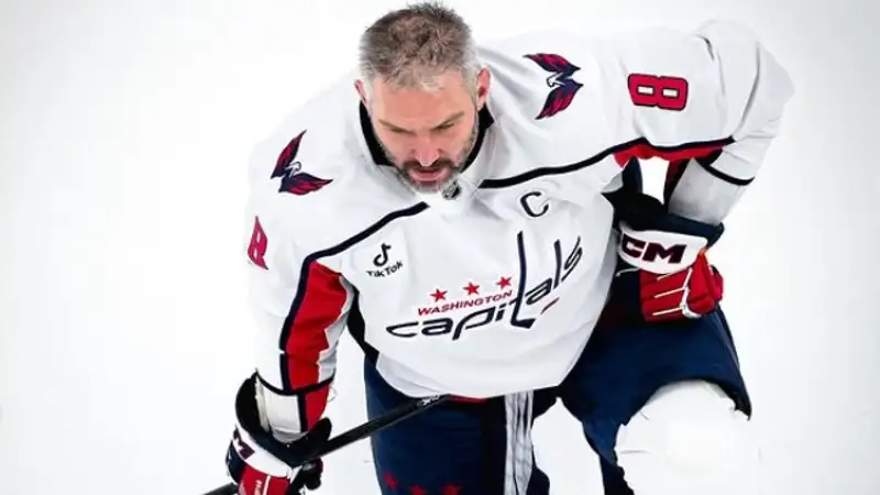 Овечкин отдал пас