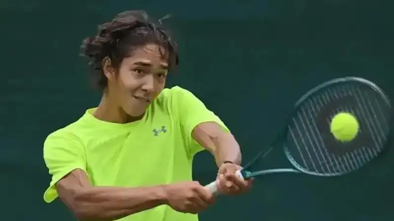 Амир Омарханов  