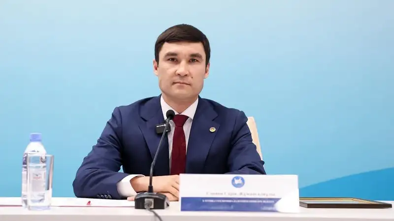 Появилось видео драки между Сериком Сапиевым и его заместителем