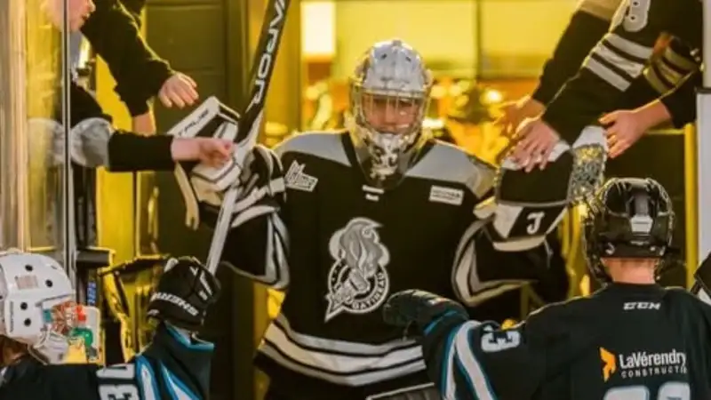 Вратарь из Казахстана пропустил четыре шайбы в матче североамериканской лиги