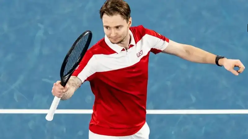 Бублик проиграл в 1/8 АО