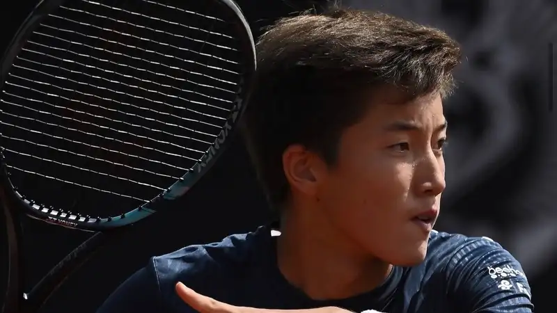 Юный казахстанский теннисист завершил выступление на Australian Open