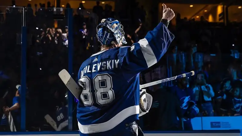 Два российских голкипера признаны первой и второй звёздами НХЛ