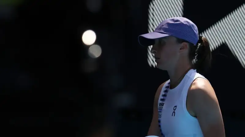 Швёнтек раскритиковала фотографов и журналистов после поражения от Рыбакиной на АО-2026