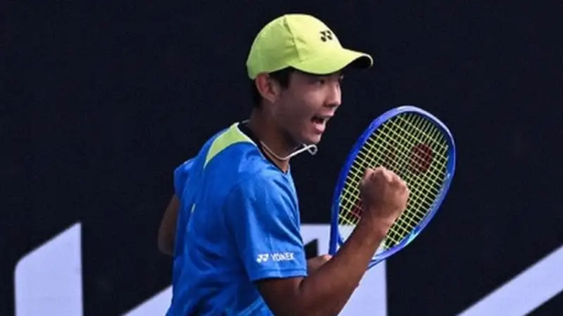 Юный казахстанский теннисист вышел в четвертьфинал Australian Open