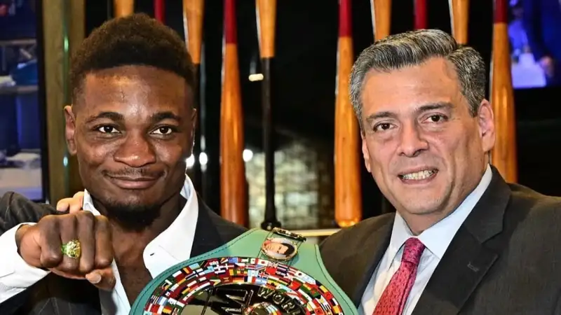 Назван новый чемпион WBC вместо Теренса Кроуфорда