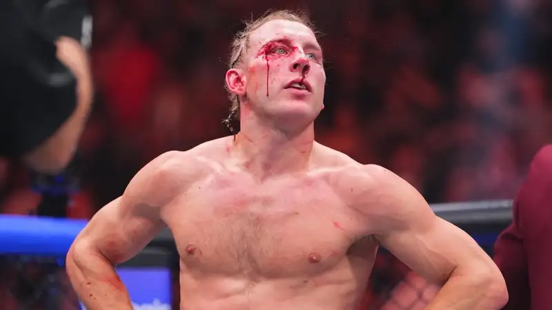 Скандальный британец прервал молчание после избиения американцем в бою за титул UFC