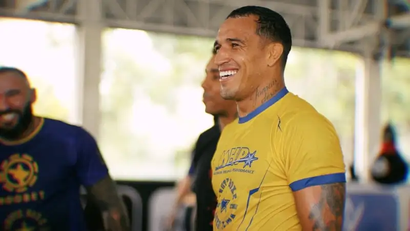 Чарльз Оливейра