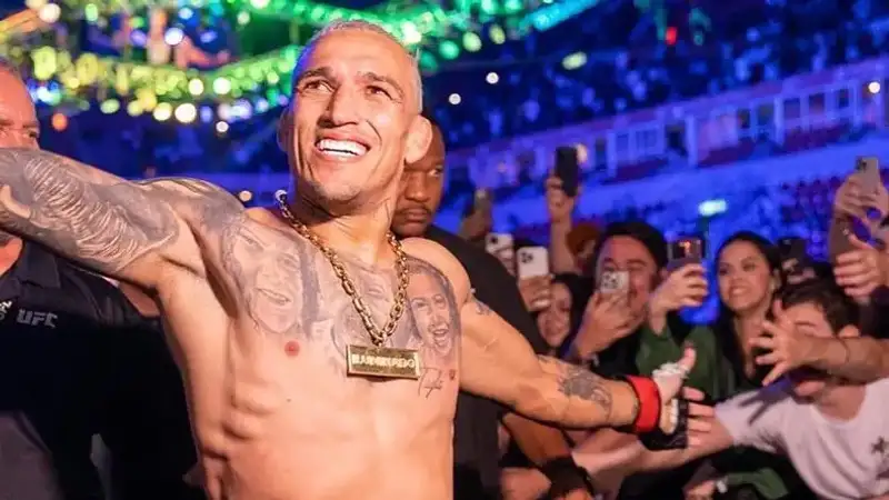 Чарльз Оливейра 