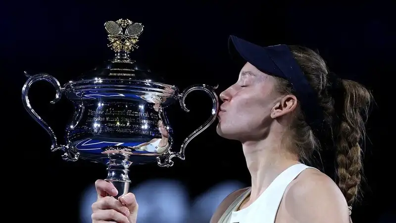 Феерия и триллер в финале: Елена Рыбакина сотворила историю на Australian Open-2026