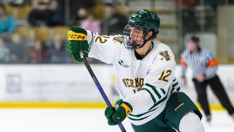 Казахстанский хоккеист помог своей команде одержать победу в европейском чемпионате