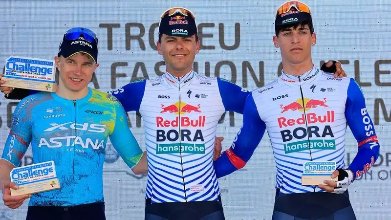 Гонщик "Астаны" занял второе место в престижной велогонке в Испании
