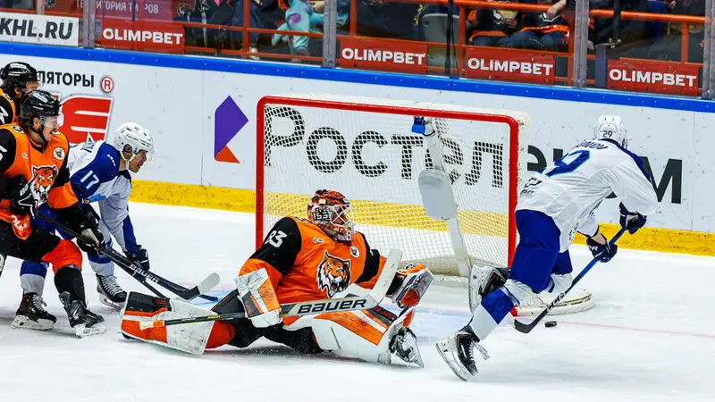 Как выглядит турнирная таблица КХЛ перед повторной игрой "Амур" – "Барыс"