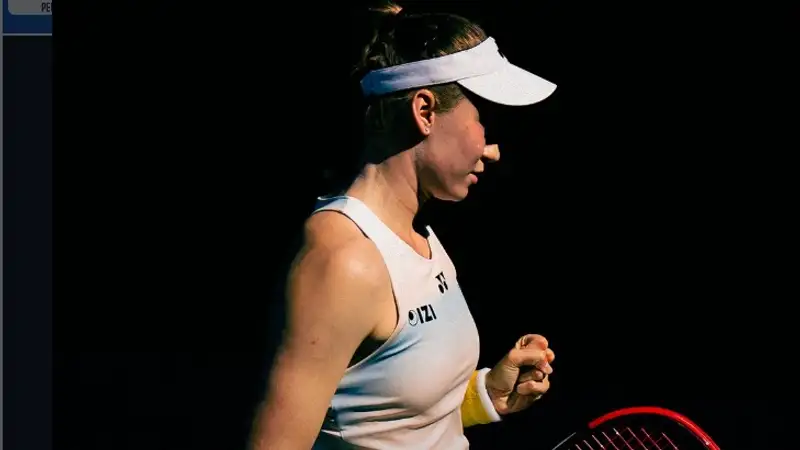 Лучшую теннисистку Казахстана "повесили" на один из небоскрёбов Астаны