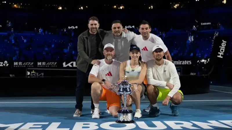 Альдо Кьяри (в центре сверху)