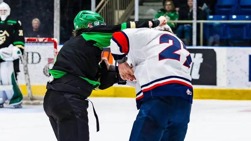 Разгромом завершился матч казахстанского хоккеиста в WHL