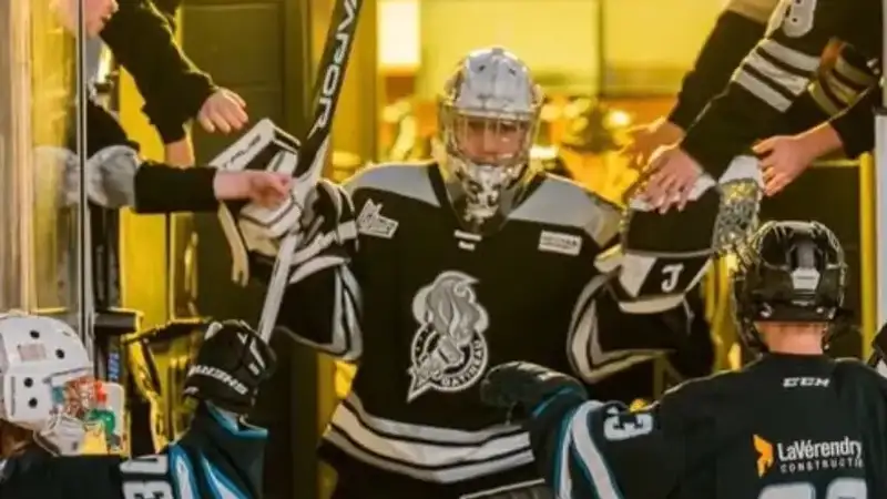 Казахстанский вратарь не смог помочь своей команде одержать победу в лиге Канады