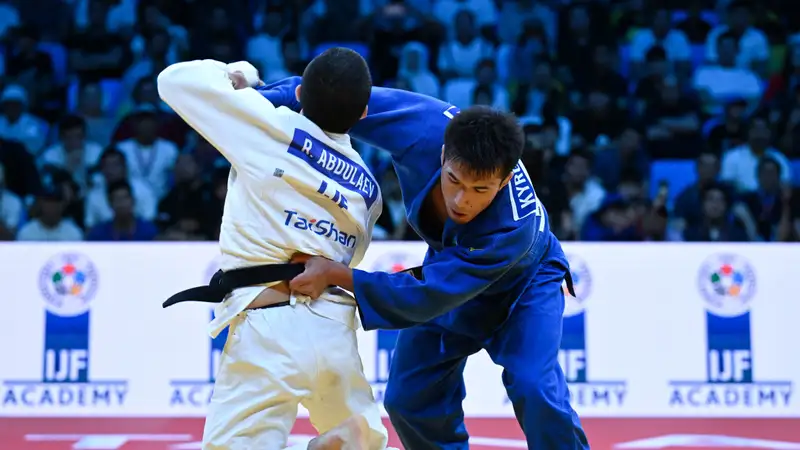 Шокирующий итог зафиксирован в схватке героя Олимпиады из Казахстана на топ-турнире