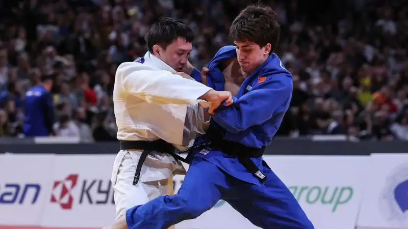 Казах проиграл таджику на элитном турнире по дзюдо