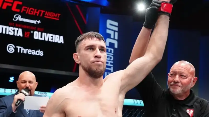 Казахстанский боец нокаутировал американца на турнире UFC