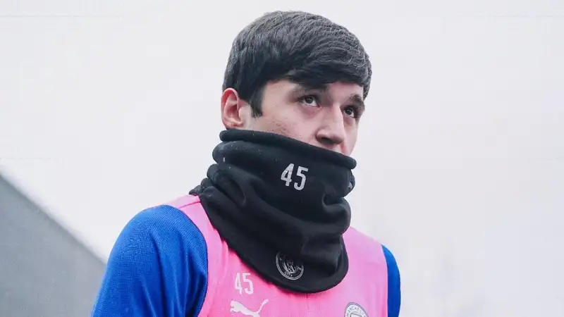 Узбекский футболист получил травму в матче "Ливерпуль" - "Манчестер Сити"