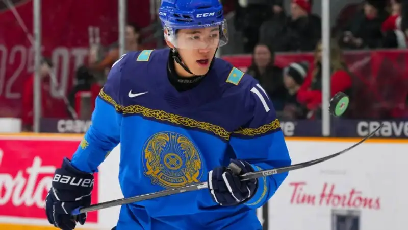 Команда хоккеиста из Казахстана победила в заокеанской лиге