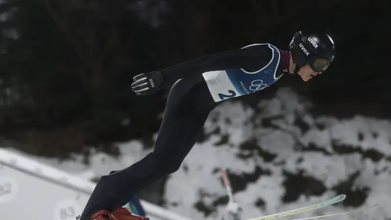 Казахстанские прыгуны с трамплина провалились на Олимпиаде-2026