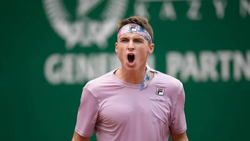 Камбэком обернулся матч казахстанского теннисиста на турнире во Франции