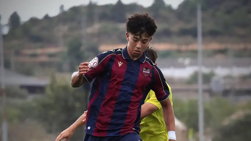 Казахстанский нападающий из "Леванте" прокомментировал возможный переход в клуб КПЛ