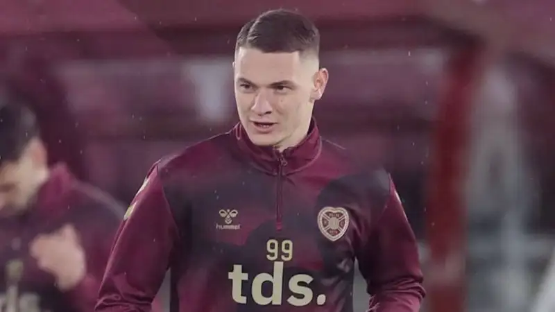 Ислам Чесноков дебютировал за "Хартс" в чемпионате Шотландии