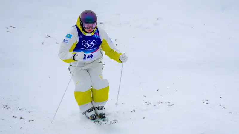 Знаменосец сборной Казахстана в последний миг вышла в финал ОИ в Италии