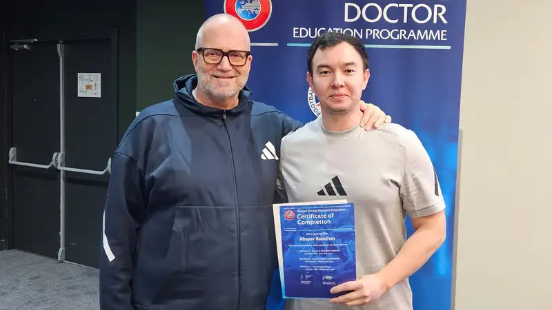 Врач сборной Казахстана успешно окончил обучение по программе UEFA