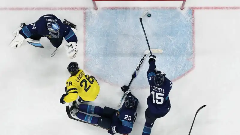 Разгромом завершился матч Швеция - Финляндия на Олимпиаде-2026