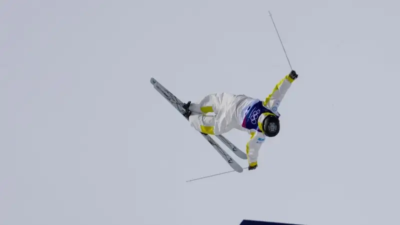 Павел Колмаков прошёл в 1/8 финала ОИ-2026 по параллельному могулу