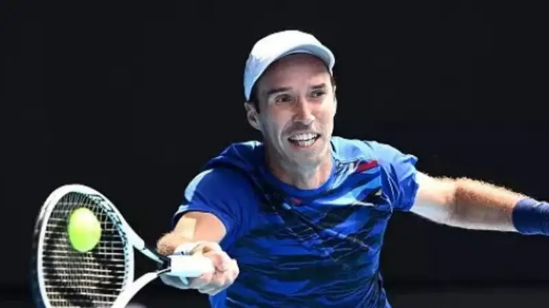 Опытный казахстанский теннисист вышел в основную сетку турнира в Лилле