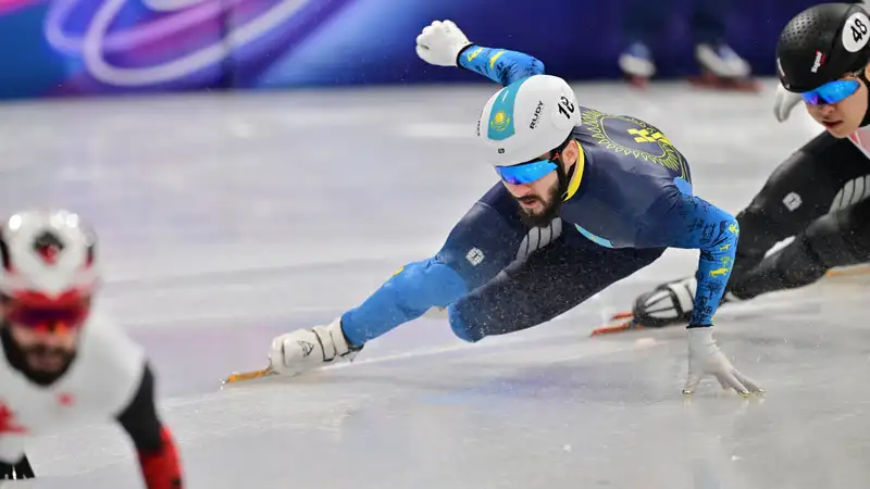 Казахстанский шорт-трекист занял третье место в квалификации Олимпиады в Милане: впери четвертьфинал