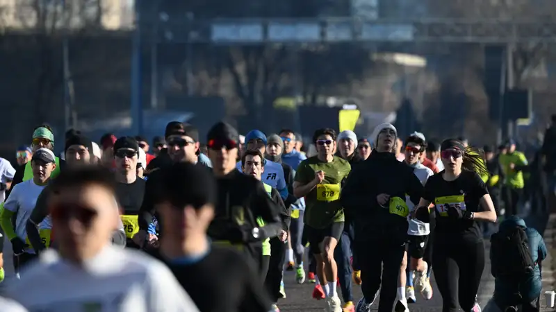 Участники из 22 стран открыли беговой сезон в Алматы