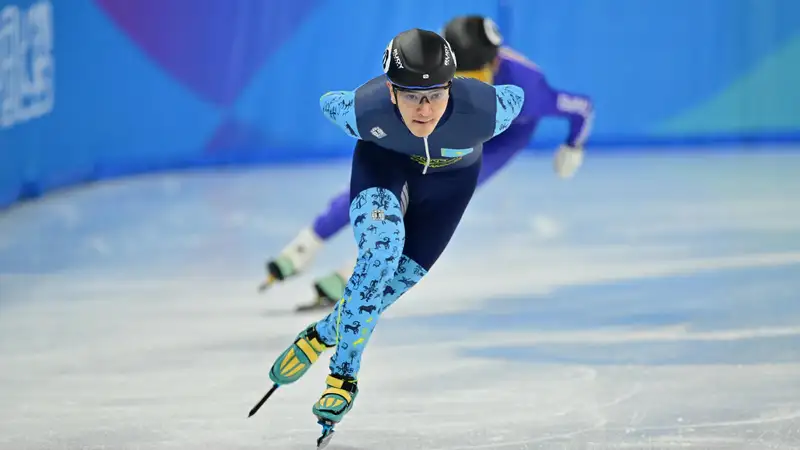 Казахстанский шорт-трекист пробился в четвертьфинал Олимпиады в Милане