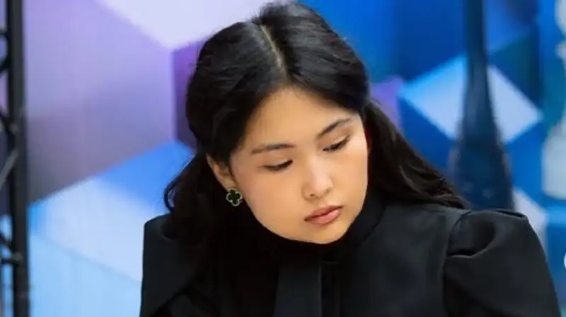 Бибисара Асаубаева победила экс-чемпионку мира в новом виде шахмат