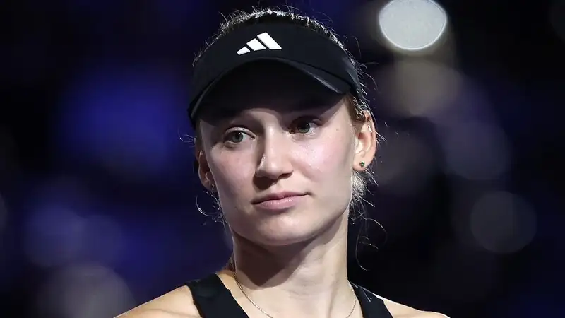 Стало известно, почему Елена Рыбакина снялась с матча на турнире в ОАЭ