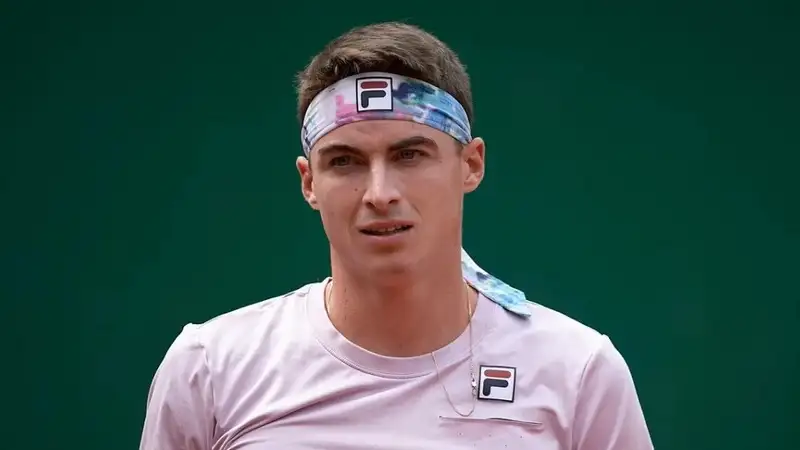 Два сета решили судьбу казахстанца на турнире во Франции