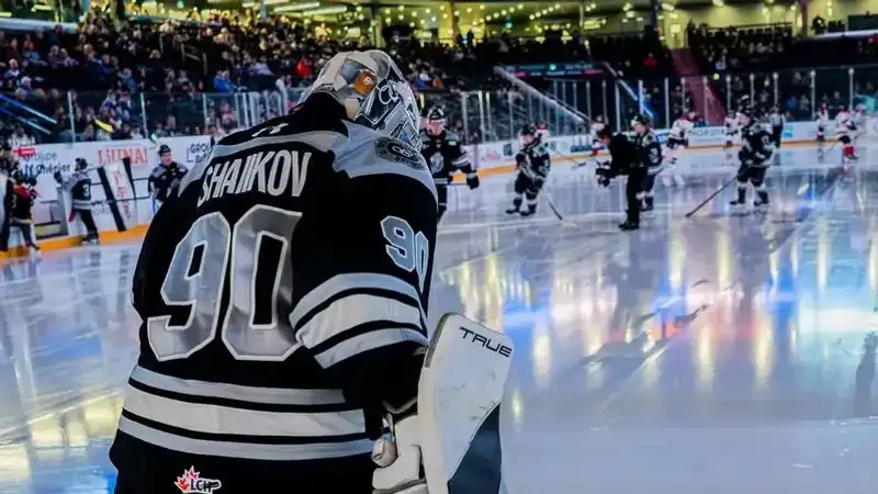 Казахстанский вратарь помог своему клубу победить в лиге Канады