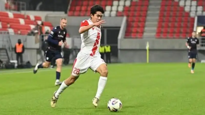 Команда казахстанского футболиста проиграла в матче европейского чемпионата