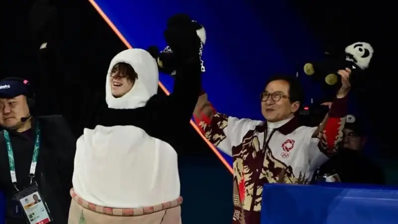 "Он меня поздравил": Михаил Шайдоров рассказал о встрече с Джеки Чаном на ОИ-2026