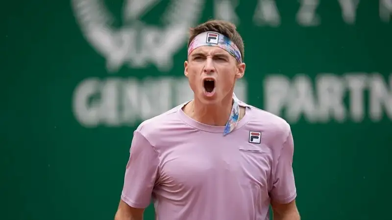 Казахстанский теннисист без проблем вышел во второй круг турнира в Швейцарии