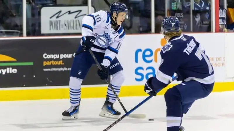 Хоккеист из Казахстана помог своей команде победить в заокеанской лиге