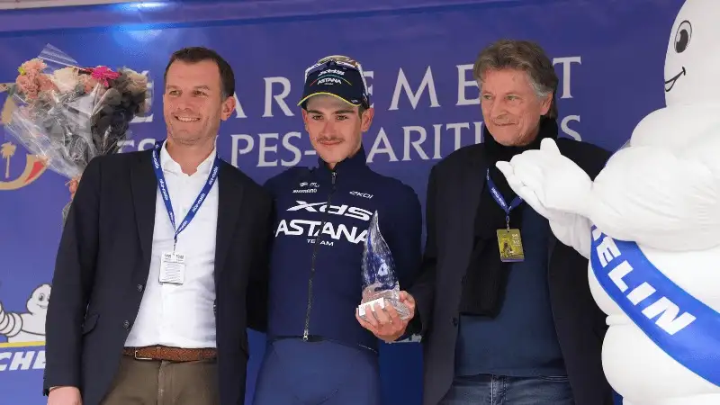 Итальянский гонщик "Астаны" занял второе место во французской гонке