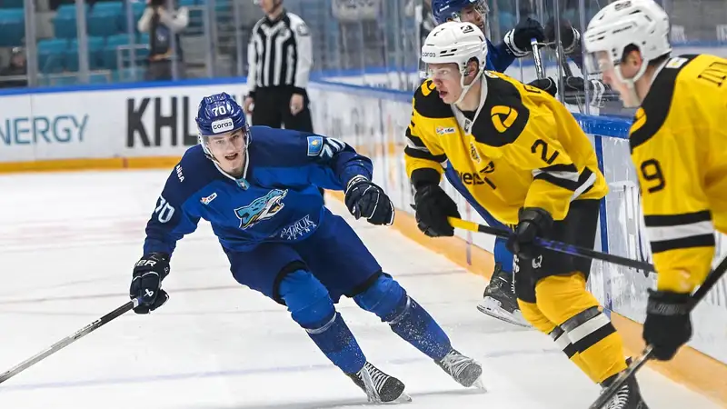 "Своими руками отдали победу": нападающий "Барыса" рассказал о проигранных матчах в КХЛ