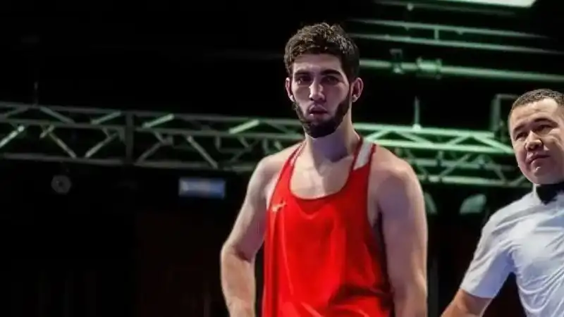 Неожиданным исходом завершился бой казахстанца на топовом турнире по боксу