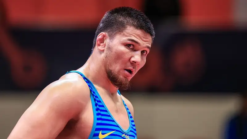 Мир борьбы "приравнял" чемпионов мира к борцу из Казахстана